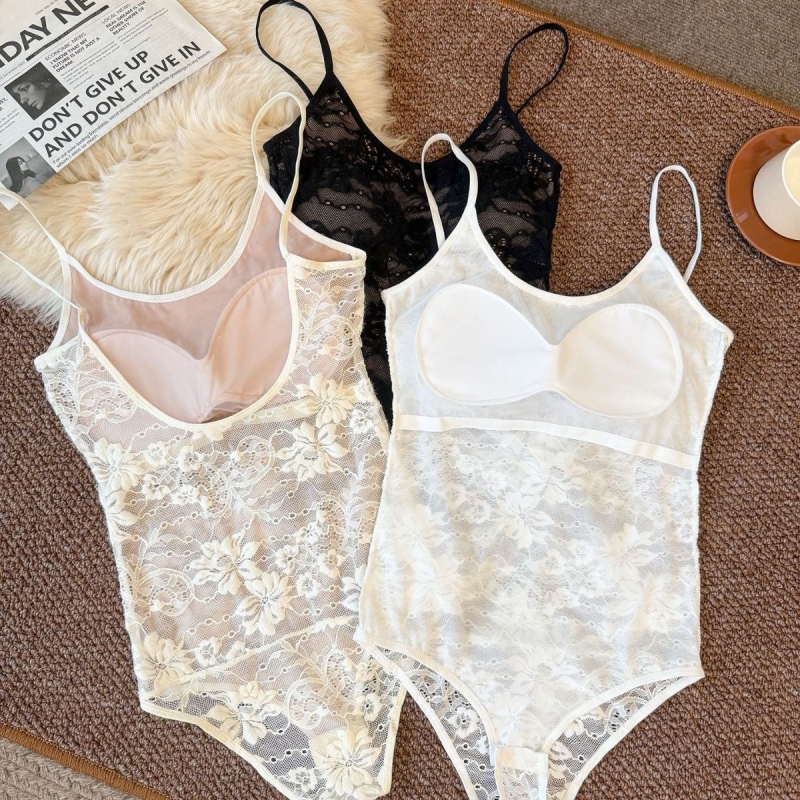 Камизолен гащеризон с дантелена подплата, открит гръб, кръгла яка, найлонова смес 50–70%, средно тегло 181–200 г/м²