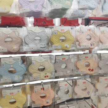 Vodotesný detský bryndák s dvojitým zapínaním, bavlna nad 95%, tvar lupene kvetu, detská výšivka, unisex, vek 1–3 roky