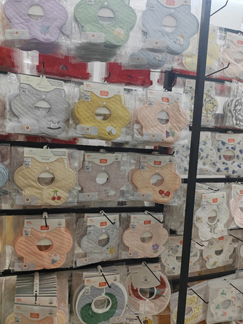 Vodotesný detský bryndák s dvojitým zapínaním, bavlna nad 95%, tvar lupene kvetu, detská výšivka, unisex, vek 1–3 roky