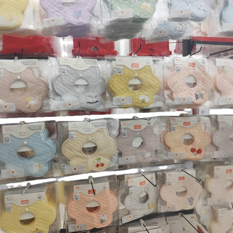 Vodotesný detský bryndák s dvojitým zapínaním, bavlna nad 95%, tvar lupene kvetu, detská výšivka, unisex, vek 1–3 roky