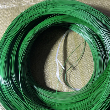 Dārza plastmasas pārklājuma tērauda stiepļu saišanai — zems oglekļa tērauds; vienkāršs vērpums; pa labi vērpts; augsta izturība vilces spēkā; piemērota augu saistīšanai, sietiem un amatniecībai.