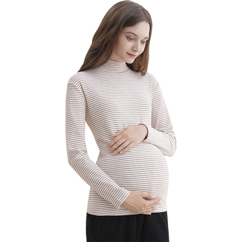 Nėštiesiems skirtas pagrindinis tops su gobtuvu, pusaukšto kaklo, ilgos rankovės, tiesus siluetas, vidutinio ilgio, poliesterio-elastano mišinys