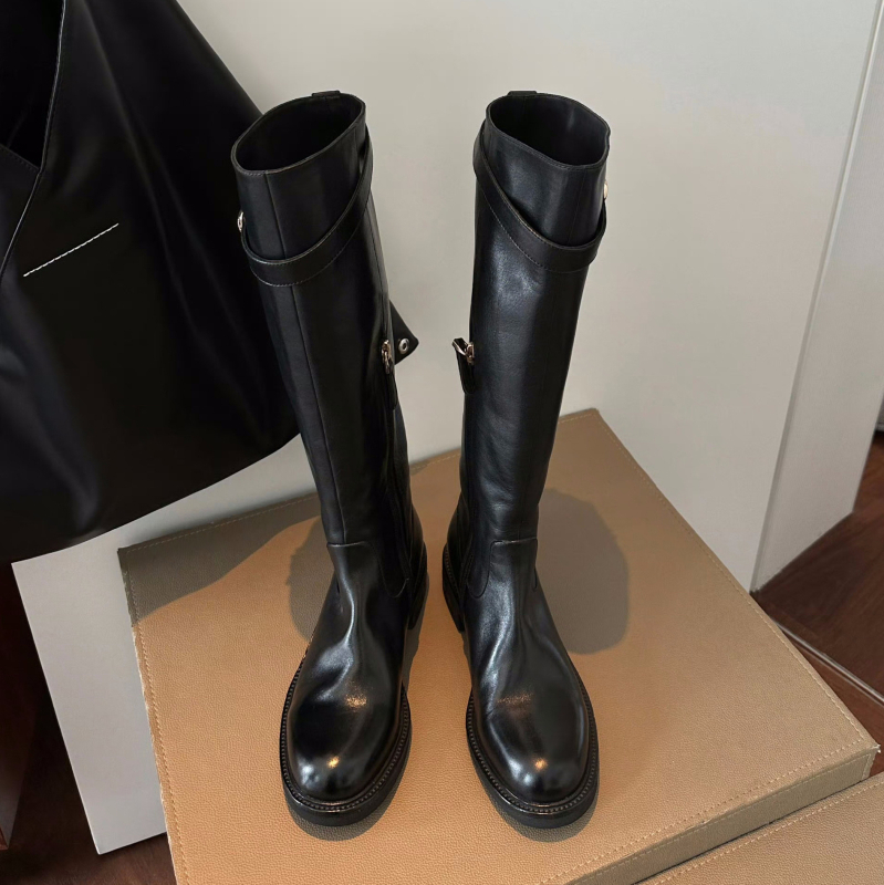 Vitezove čizme od kože, okrugli vrh, debeli potplat 3–5 cm, visoki dio čizme, bočni zip