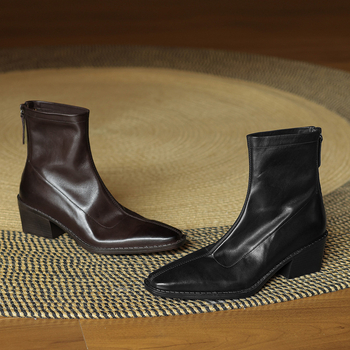 Kožne čizme do gležnja s oštrim nosom, stražnji zatvarač, debeli pet 3–5 cm, niski kroj