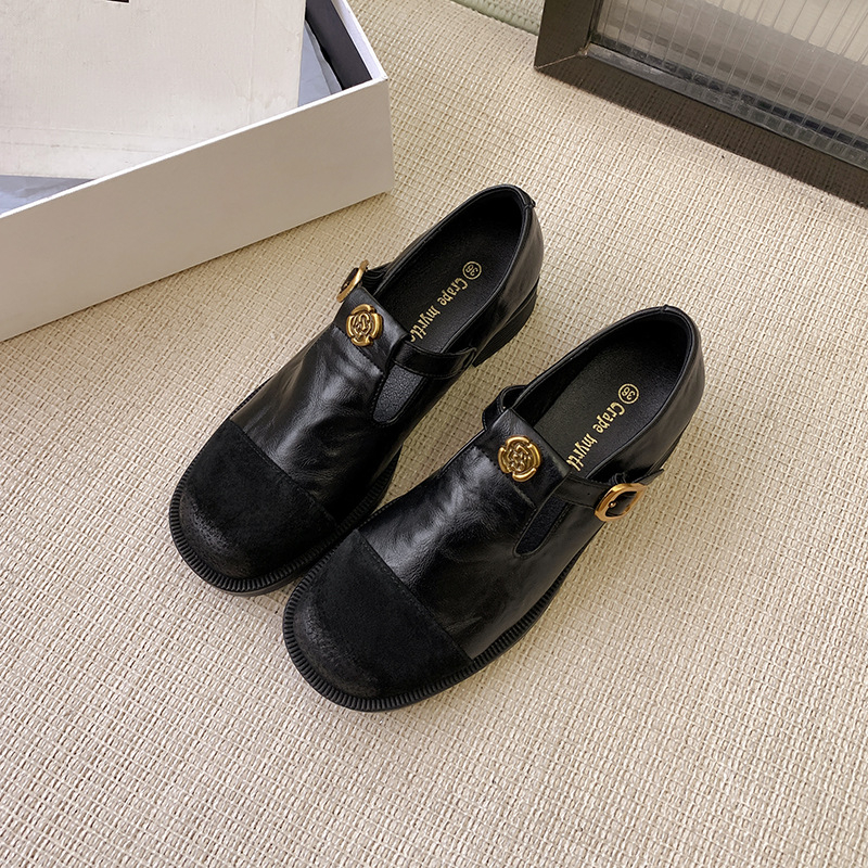 Loaferi od teleće kože s okruglim vrhom, srednjom visinom pete 3–5 cm, gumenom potplatom, podstava od svinjske kože