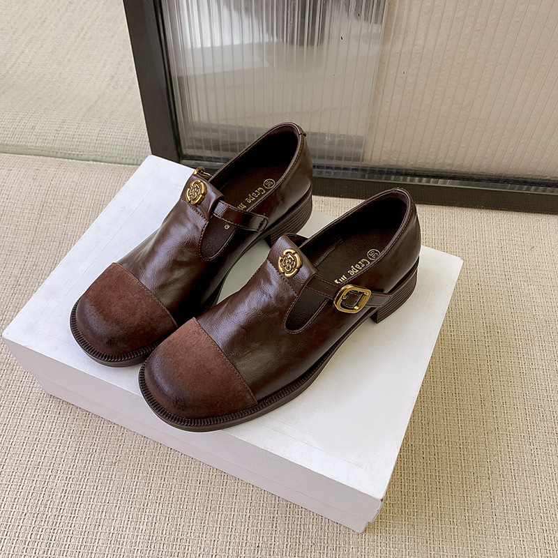 Loaferi od teleće kože s okruglim vrhom, srednjom visinom pete 3–5 cm, gumenom potplatom, podstava od svinjske kože