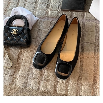 Ženske ravne cipele s okruglim vrhom i kvadratnom kopčom, velurov gornji dio, niski potplat, unutarnja podizna uloška, gumeni potplat, pogodne za proljeće i jesen