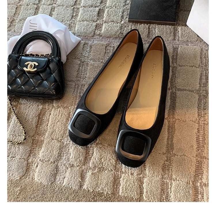 Ženske ravne cipele s okruglim vrhom i kvadratnom kopčom, velurov gornji dio, niski potplat, unutarnja podizna uloška, gumeni potplat, pogodne za proljeće i jesen