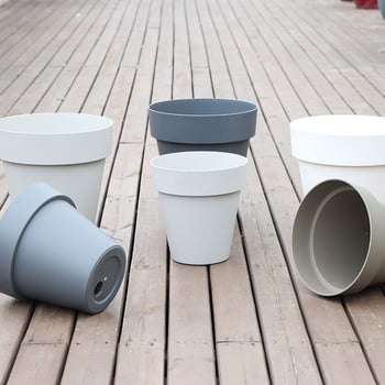 Гърне за цветя от смола, инжекционно формовано, здраво и устойчиво на деформиране, за настолно или подово използване на балкона.