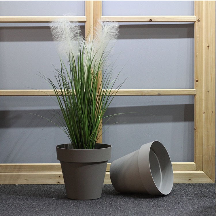 Гърне за цветя от смола, инжекционно формовано, здраво и устойчиво на деформиране, за настолно или подово използване на балкона.