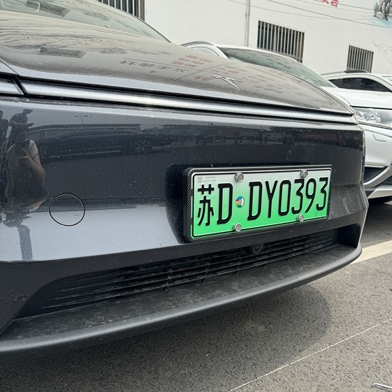 Okvir za registarsku pločicu za Tesla Model Y (najnovija verzija) s punim rubom i vanjskom zaštitom