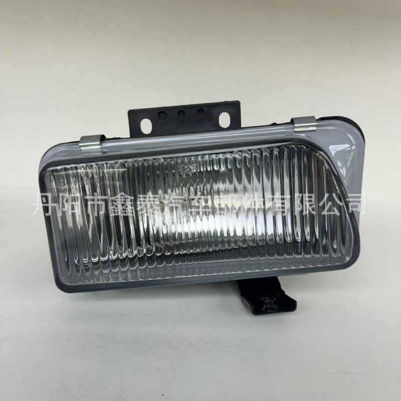 Lampa de ceață față pentru Isuzu 700P (model vechi); compatibil cu camioane NPR, ELF, KV100, KV600; durata de viață 99