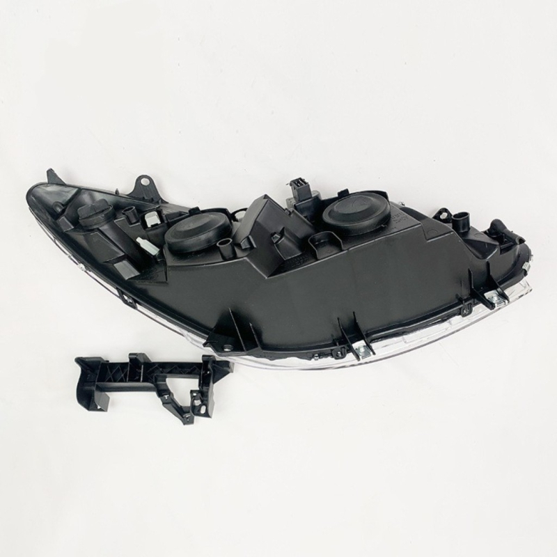 Фар за Dongfeng Peugeot 307 (T63) – 620686/620886, 12V халогенна лампа, абажур в стила на оригинала, за модели след 2008 г.