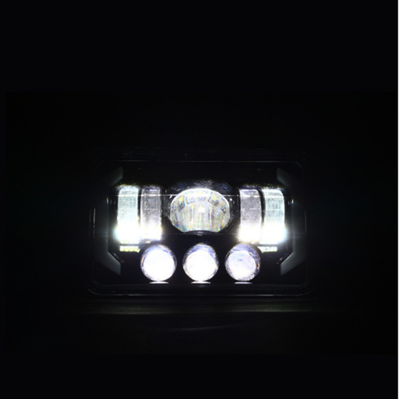 LED prednja svjetiljka Harley motocikl — universalna, kućište od PC+ aluminija; napon 10–60V; LED izvor; vijek trajanja 30000 h