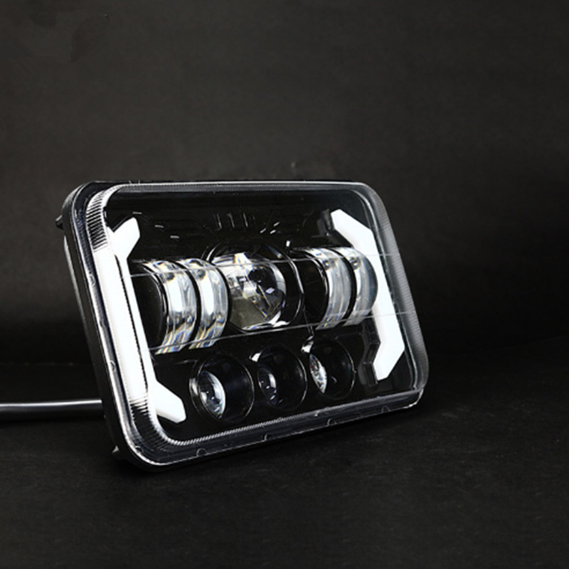 LED prednja svjetiljka Harley motocikl — universalna, kućište od PC+ aluminija; napon 10–60V; LED izvor; vijek trajanja 30000 h