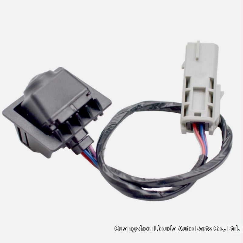 Cadillac cúvacia kamera 23205689 95407397 - 12V, 170°, rozlíšenie 480x600, výkon 6W, plastové puzdro