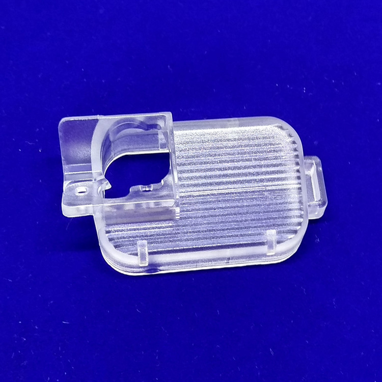 Carcasă pentru suport lentile cameră spate Mazda – modelul 8334, 12V, reglare unghi 120°, rezoluție 720x680, semnal AV