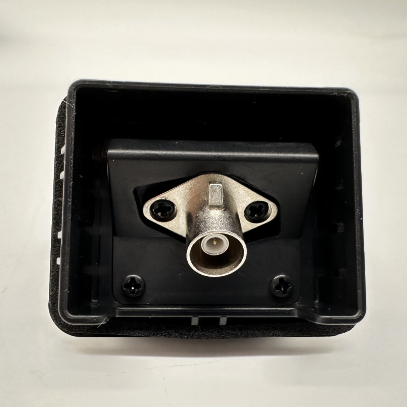 Zadnja kamera za Chery Tiggo 8, model 704000147AA | Napajanje 12V | Rezolucija 480x600 | Kut prilagodbe | Težina 75 g