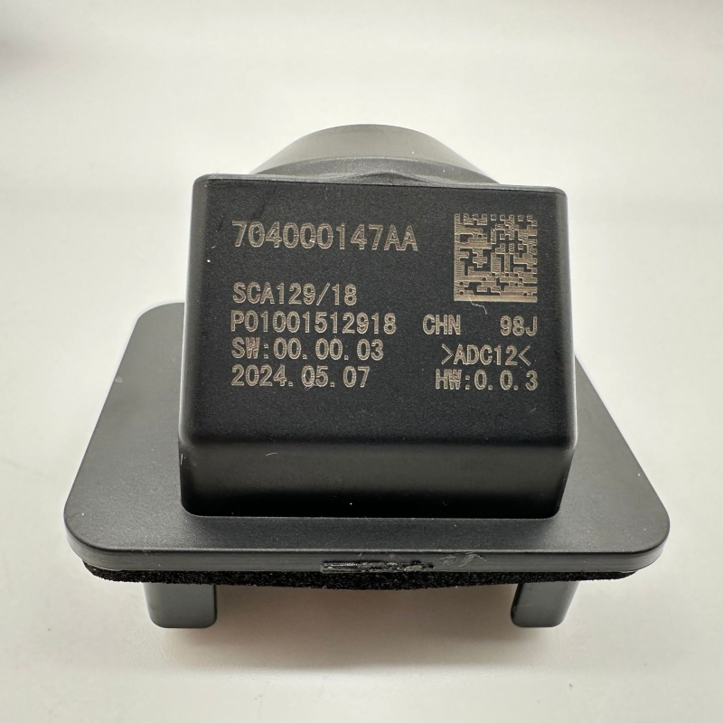 Zadnja kamera za Chery Tiggo 8, model 704000147AA | Napajanje 12V | Rezolucija 480x600 | Kut prilagodbe | Težina 75 g
