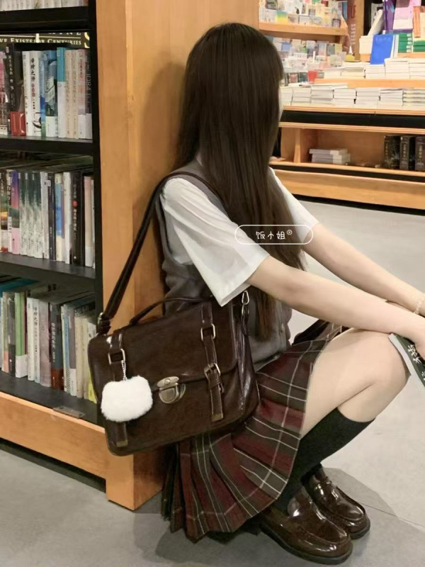 Japanski stil JK uniforma za djevojke: prsluk, osnovna košulja i plisirana suknja — tkanina akril i poliesterska smjesa 80–90%