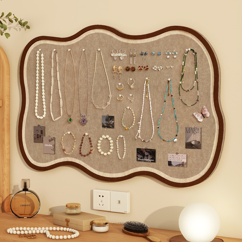 Šperkovnica stojan, tri poschodia, nordický štýl, PET konštrukcia s plášťom z filcu, laserové spracovanie