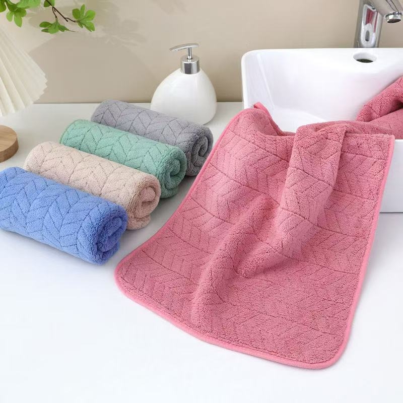 Кърпа за лице, корал флис, нишка 150D, тегло 120–140 г, жакардова и гладка тъкан, с печатано лого