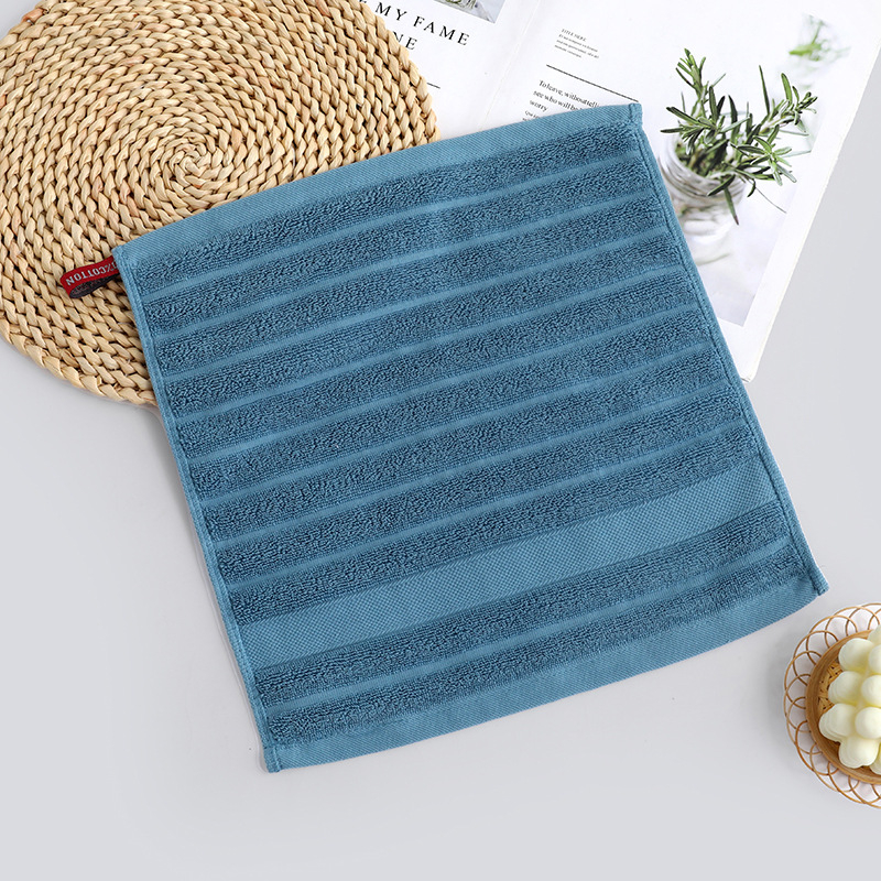 32s bavlnený štvorcový uterák, plain weave, s vyšitým logom, savosť 0-5 s