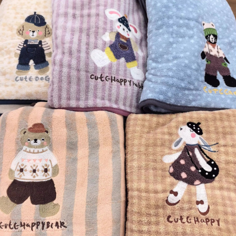 Kupaći ručnik s izšivenim medvjedićem – Animal Paradise Cartoon Series, 100% pamuk, 420 g, pređa 32s