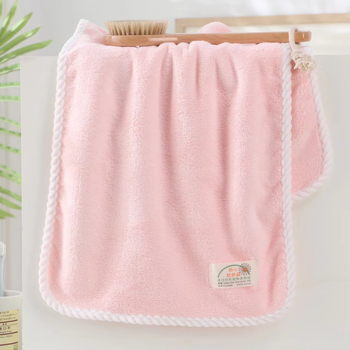 Ručník od coral fleece, mekan i upijajući, 150D, 80–100 g, šav završene ivice s čipkom, za kačenje