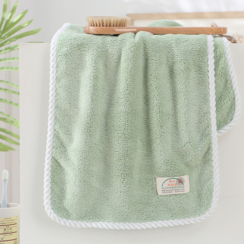 Ručník od coral fleece, mekan i upijajući, 150D, 80–100 g, šav završene ivice s čipkom, za kačenje