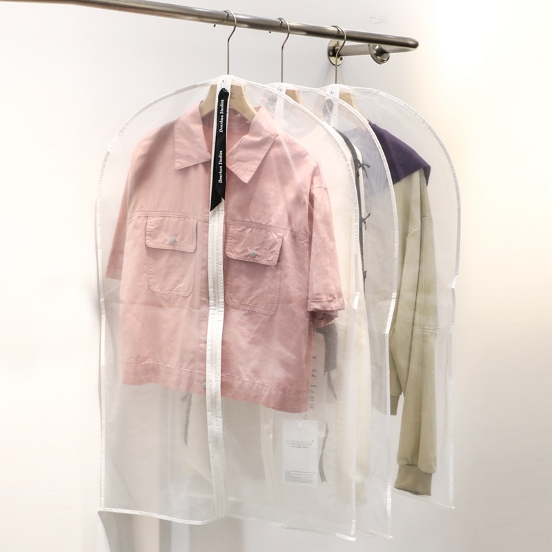 Покривало против прах за дрехи и костюми — нетъкан текстил, модерен минималистичен стил, прахо- и влагоустойчиво, код на продукта F-05