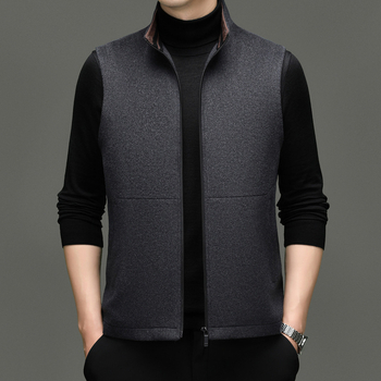 Мъжка пухена жилетка, тесен силует, висока яка, цип, удебелена вълнена материя (52% вълна), подплата от полиестер, зимно облекло