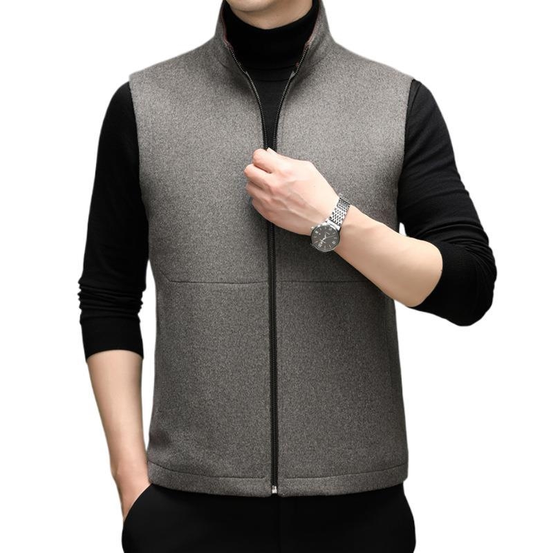 Мъжка пухена жилетка, тесен силует, висока яка, цип, удебелена вълнена материя (52% вълна), подплата от полиестер, зимно облекло