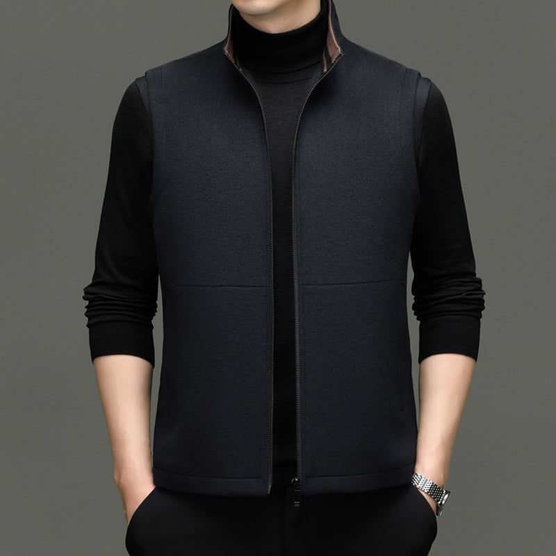 Мъжка пухена жилетка, тесен силует, висока яка, цип, удебелена вълнена материя (52% вълна), подплата от полиестер, зимно облекло