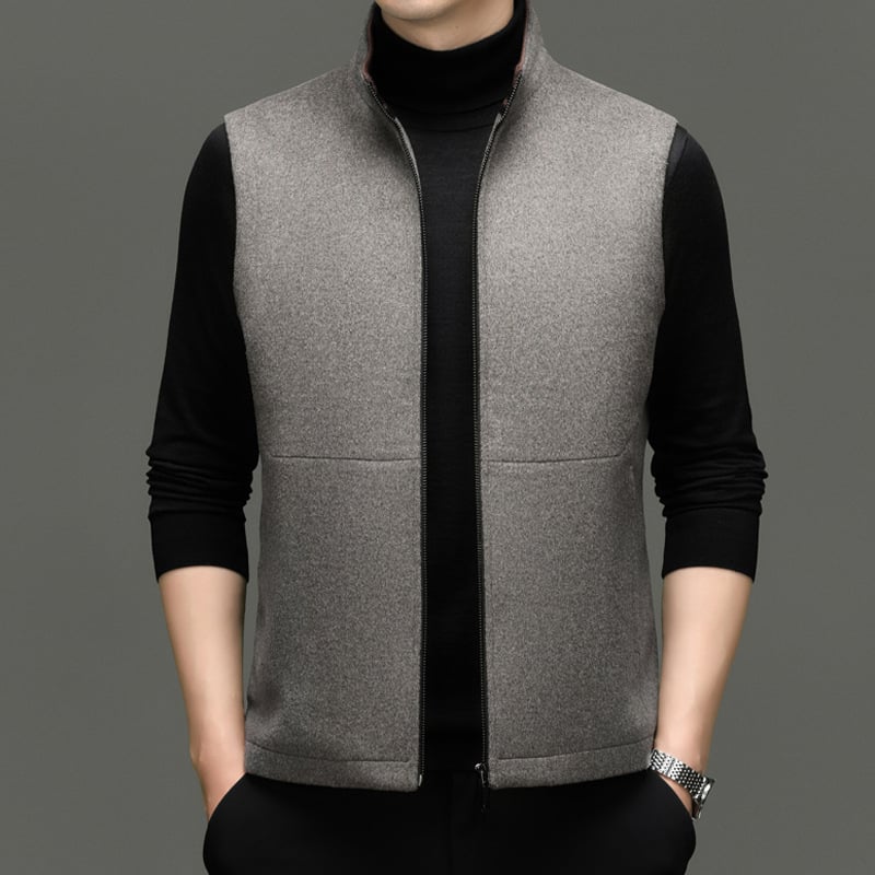 Мъжка пухена жилетка, тесен силует, висока яка, цип, удебелена вълнена материя (52% вълна), подплата от полиестер, зимно облекло