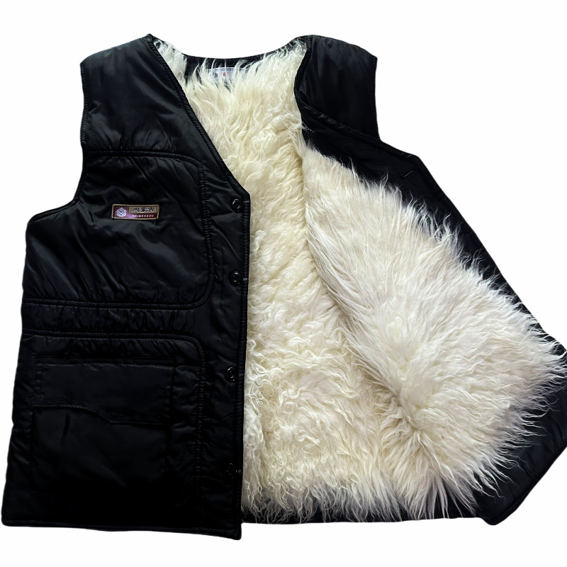 Мъжки жилет от зайчи пух и кадифено платно, с качулка, V-образно деколте, ивици