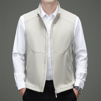 Мъжки елек със стояща яка, без ръкави, цип отпред, странични джобове и прав край