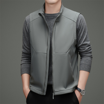 Мъжки елек със стояща яка, без ръкави, цип отпред, странични джобове и прав край