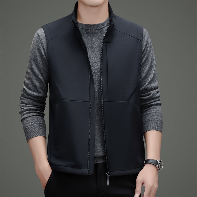 Мъжки елек със стояща яка, без ръкави, цип отпред, странични джобове и прав край