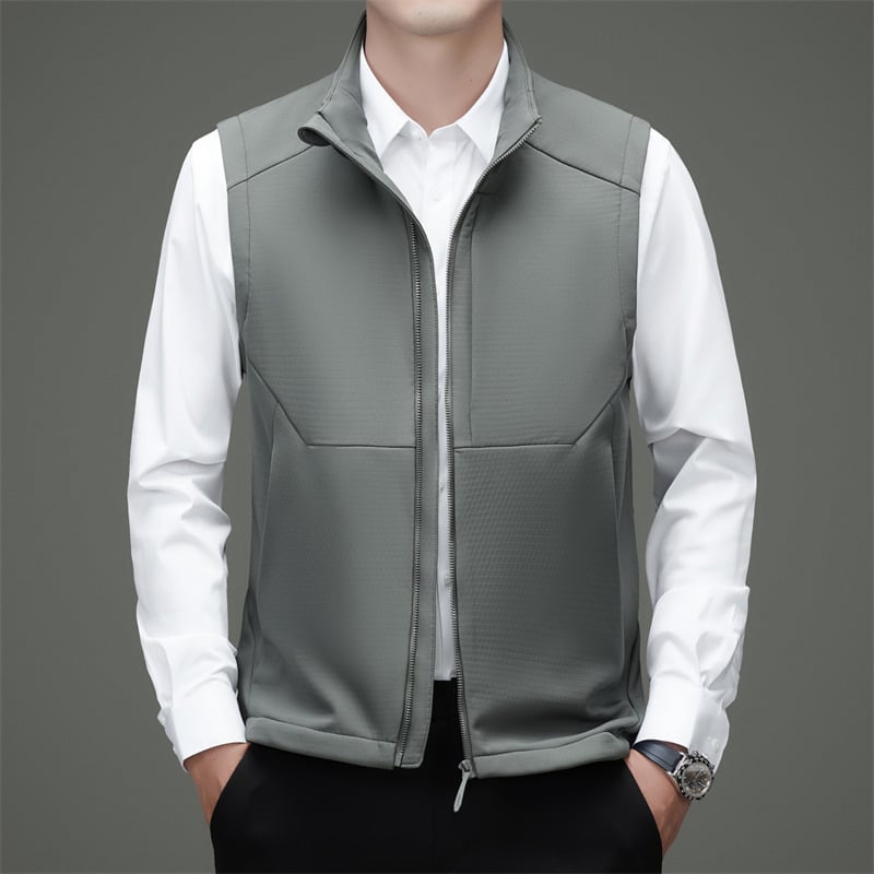 Мъжки елек със стояща яка, без ръкави, цип отпред, странични джобове и прав край