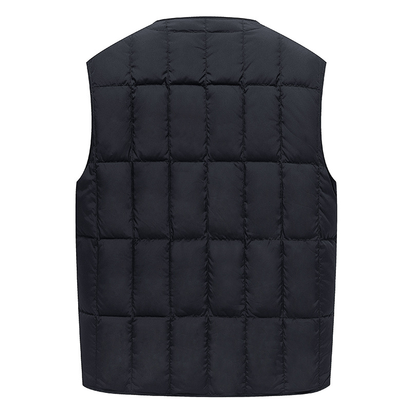 Мъжки елек с 90% патицов пух, V-образно деколте, едноредово закопчаване, триизмерни джобове, подплата 100% полиестер, зима 2025