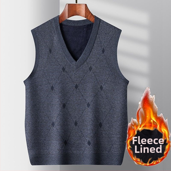 Качулеста жилетка с плътна плюшена материя (заешка коса), райета, V-образно деколте и двойно закопчаване