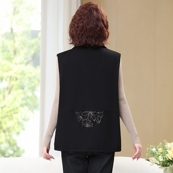 Džinsa veste vidēja vecuma un vecāku sieviešu apģērbam ar kakla apkakli, vidēja garuma, bez gludināšanas, retro stils, krāsu saskaņots raksts, džinsa audums ar 70–80% kokvilnas.