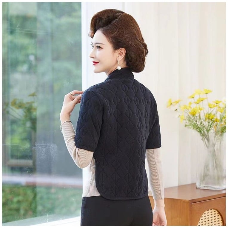 Дамска жилетка с флисово подплатяване и удебеляване за защита на раменете и шията – със стояща яка, за възрастни жени