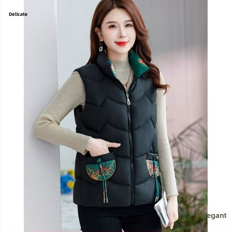 Дамска бодирана квилирана жилетка за зима със стояща яка и едно копче; основна тъкан: спандекс; пълнител: полиестер