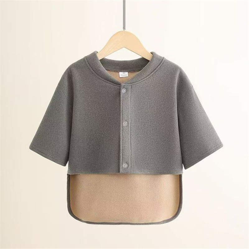 Sieviešu nakts veste ar flīsa odere, cieši pie pleciem un vidukļa, īss garums, bez apkakles, rudens 2025, kokvilnas-poliestera maisījums