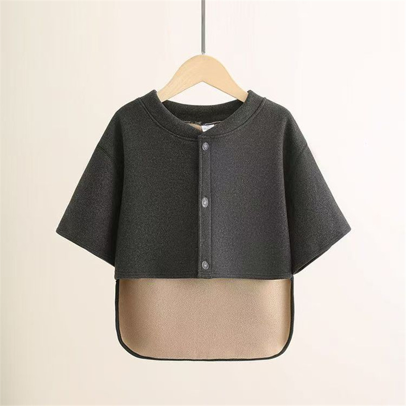 Sieviešu nakts veste ar flīsa odere, cieši pie pleciem un vidukļa, īss garums, bez apkakles, rudens 2025, kokvilnas-poliestera maisījums