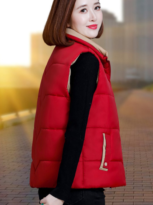 Дамски елек с пух-памучен пълнеж, стойкова яка, цип, райета