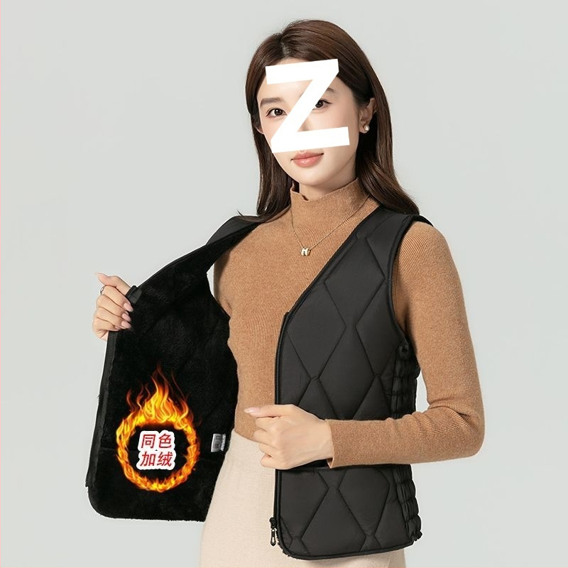 Дамска жилетка: (вълнен пълнеж; нейлонов външен плат; V-образно деколте; едно копче; есен 2025)