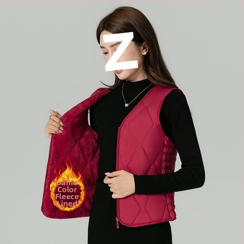 Дамска жилетка: (вълнен пълнеж; нейлонов външен плат; V-образно деколте; едно копче; есен 2025)